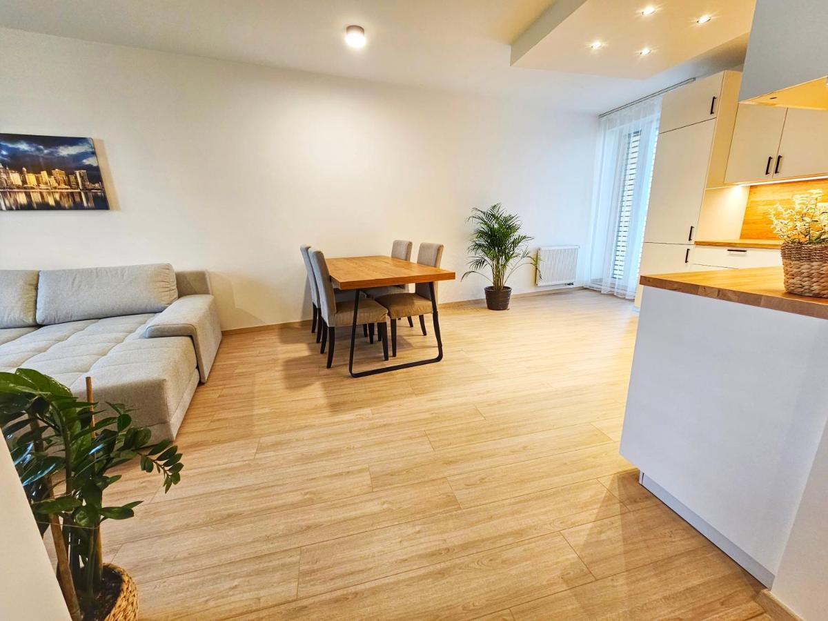3 Room Apartment 2X Balcony, New Building, 21 Bratislava Exterior photo